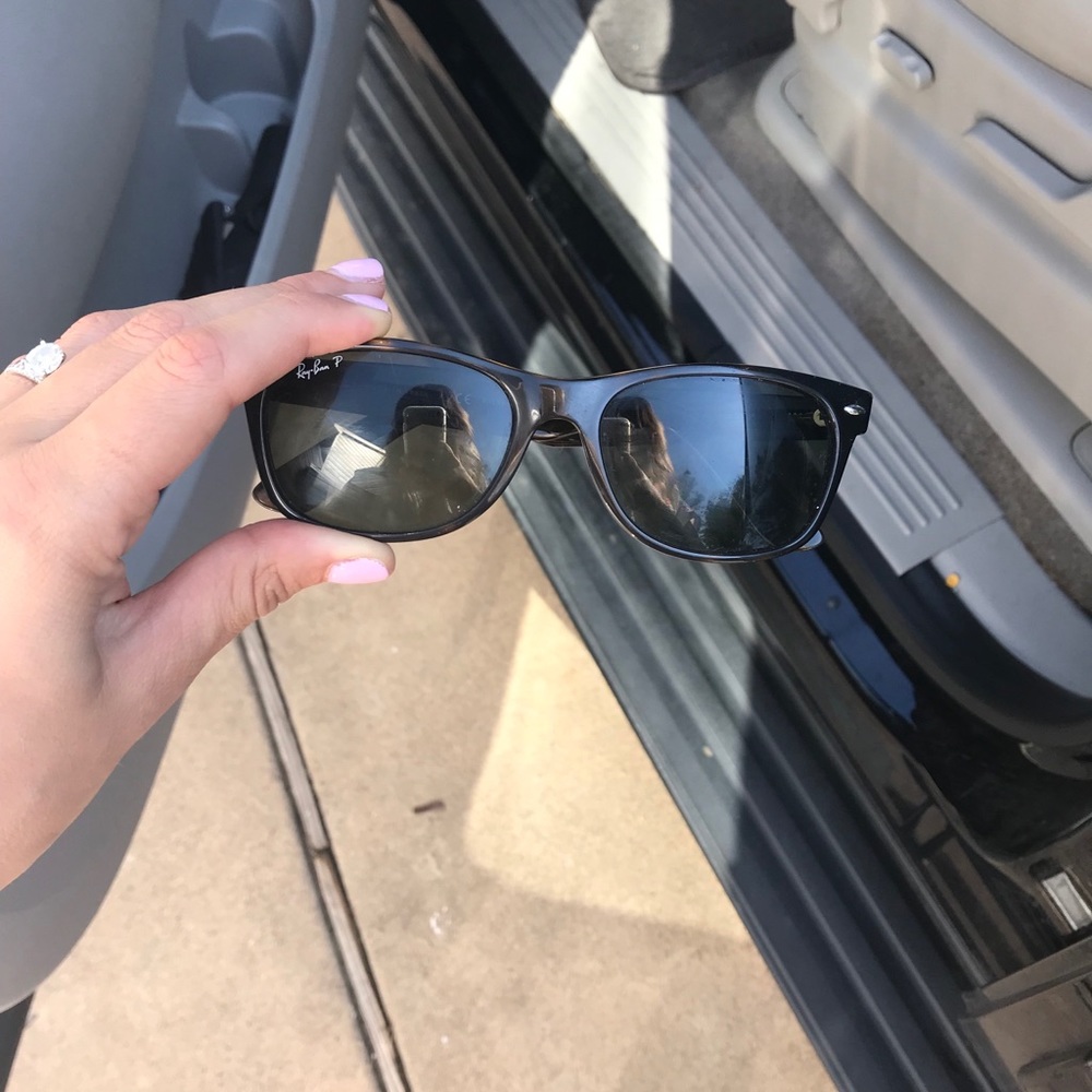 Like new Ray-Bans wayfarer polarized